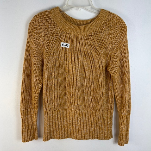 Universal Thread Sweaters - Universal thread small 17 P2P stretch 23 length. Great preowned condition brown